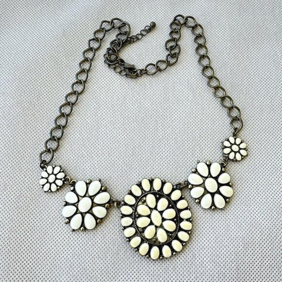 Flower Statement Necklace Antique Gold Tone Cream Enamel Adjustable Length - Picture 2 of 4